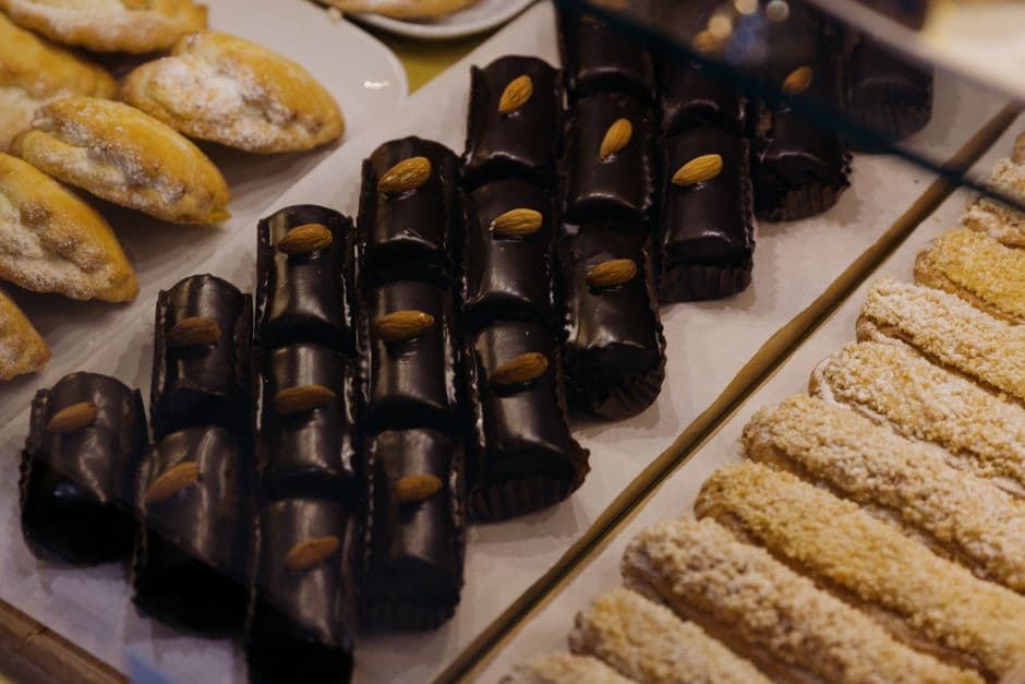 Algerian Makroud (Semolina and Date Pastry)