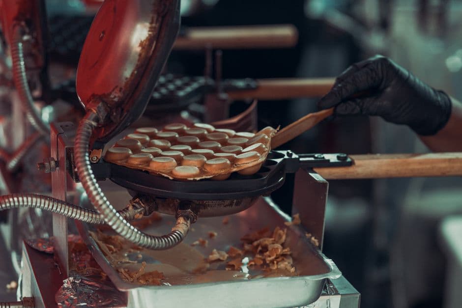 Hong Kong Egg Waffles (Gai Daan Jai)
