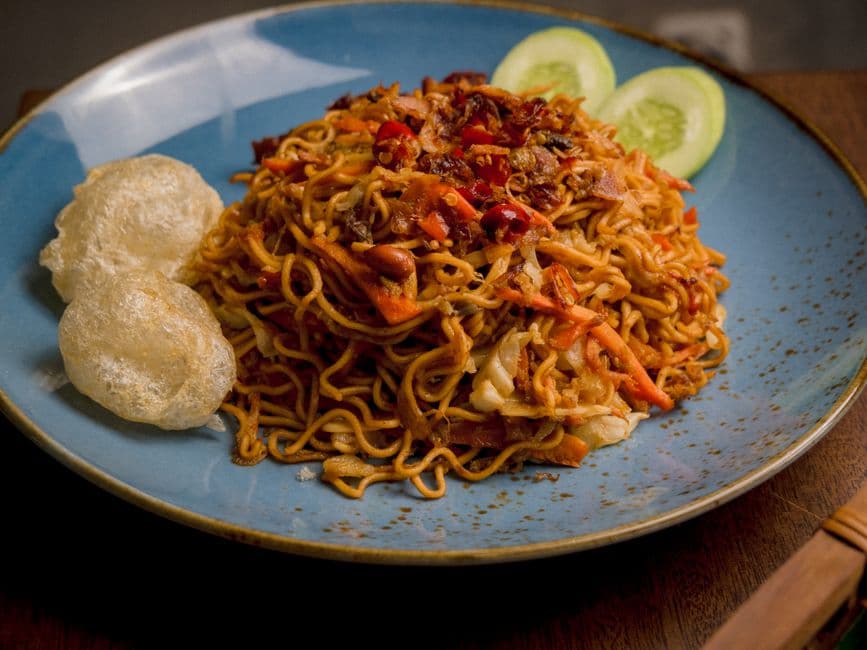 Maggi Goreng (Malaysian Instant Noodle Stir-Fry)