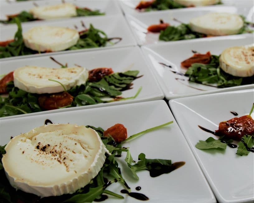 Keçi Peyniri Salatası (Warm Goat Cheese Salad)