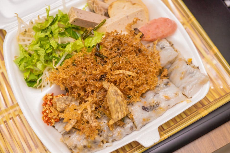 Gỏi Cuốn (Vietnamese Fresh Spring Rolls with Peanut Sauce)