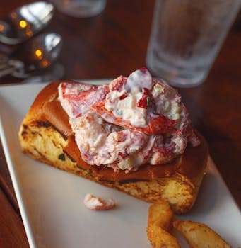 Classic New England Lobster Roll