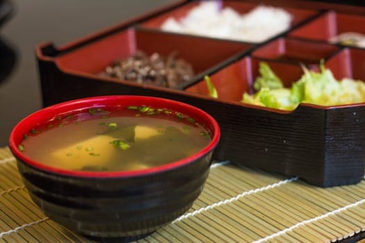 Japanese Miso Soup – Dashi, Tofu, Wakame and Spring Onion