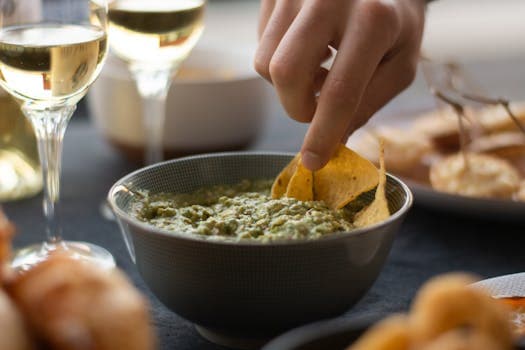 Guacamole (Authentic Mexican Avocado Dip)