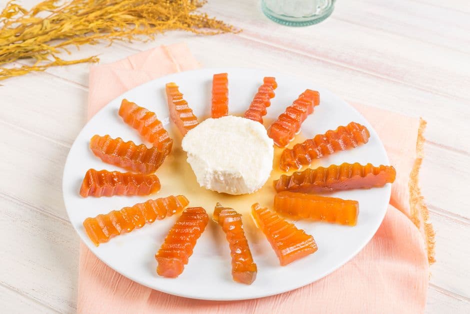 Honey-Roasted Figs with Kaymak (İncir Tatlısı)